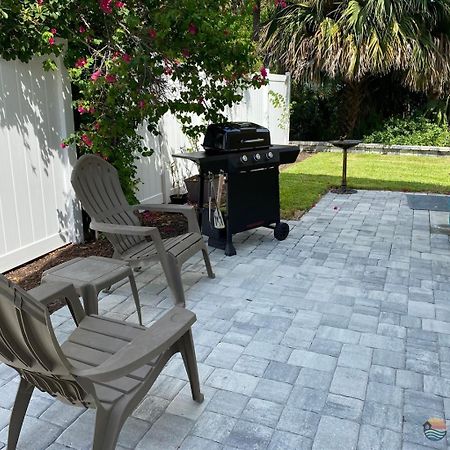 Dog Friendly Loft Steps From Beach With Gas Barbecue Grill And Upstairs Deck! New Smyrna Beach Exterior foto